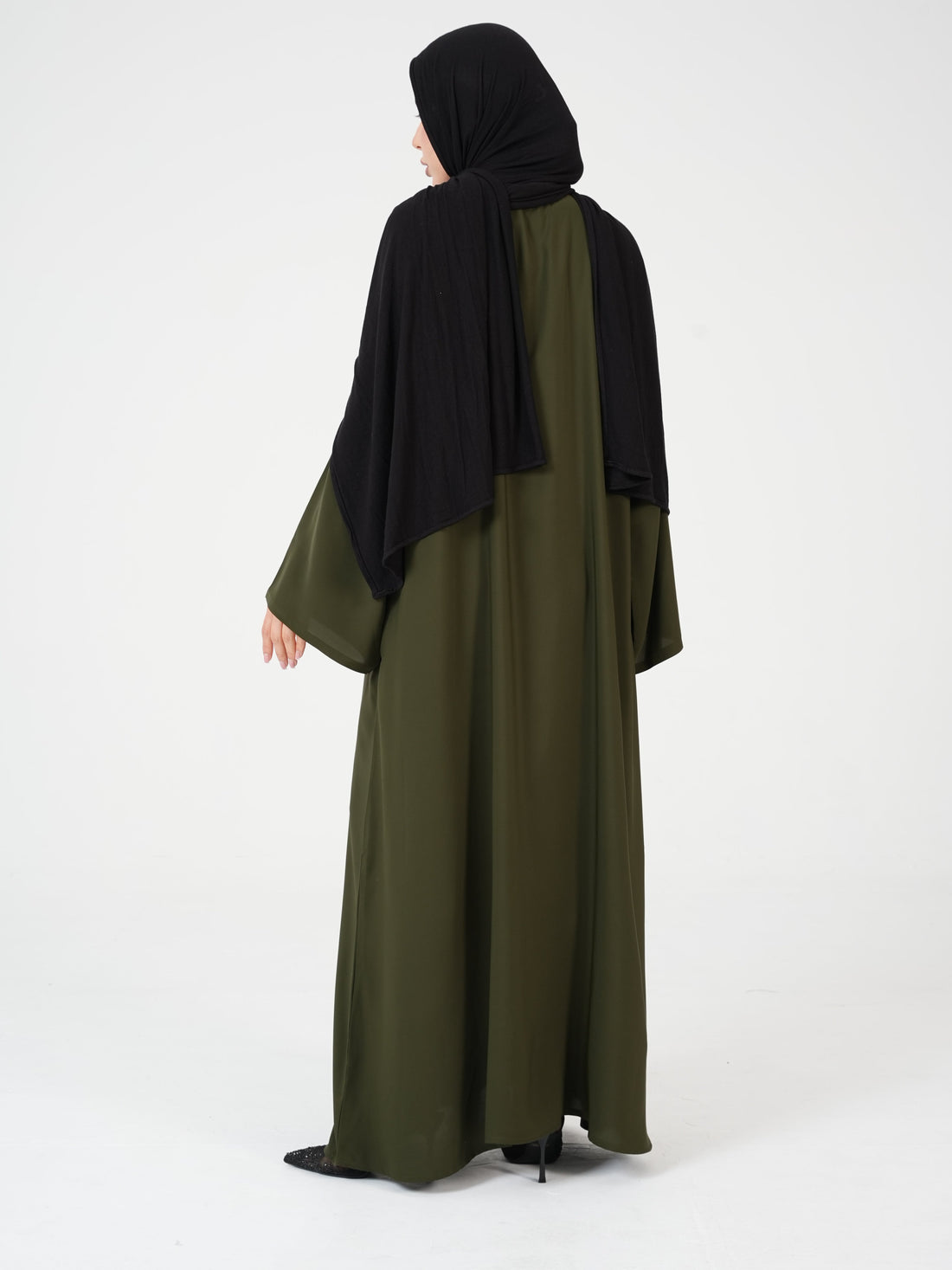 What Is an Abaya? A Modern Guide
